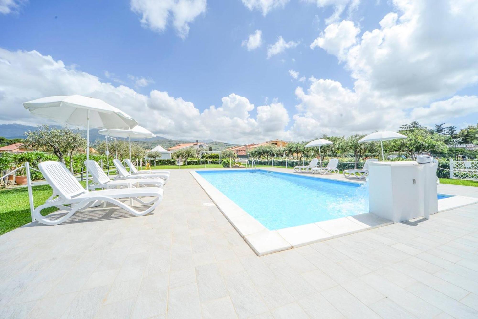 Case Vacanze Mare Nostrum - Villas In Front Of The Beach With Pool Campofelice Di Roccella Luaran gambar