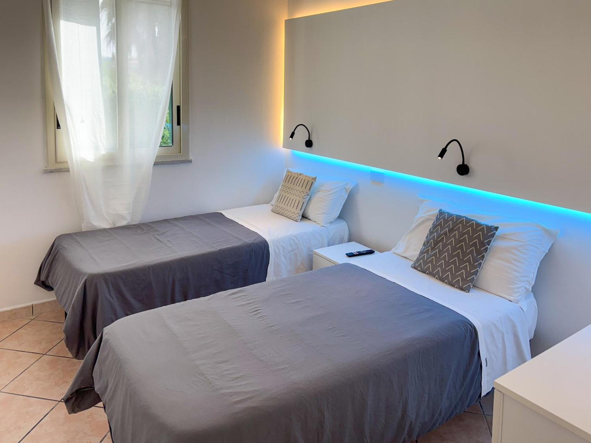 Case Vacanze Mare Nostrum - Villas In Front Of The Beach With Pool Campofelice Di Roccella Luaran gambar